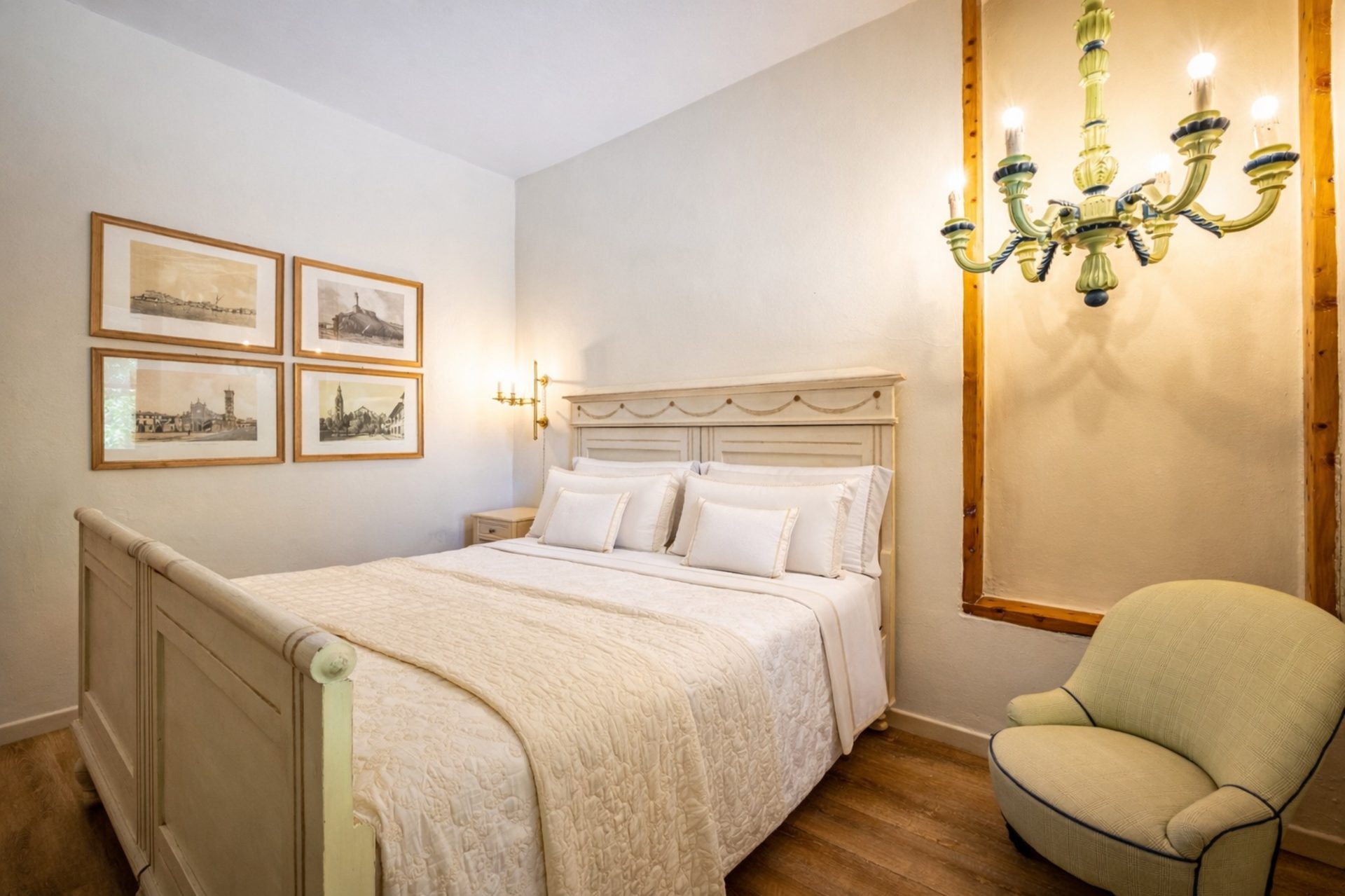 Camera matrimoniale bianca